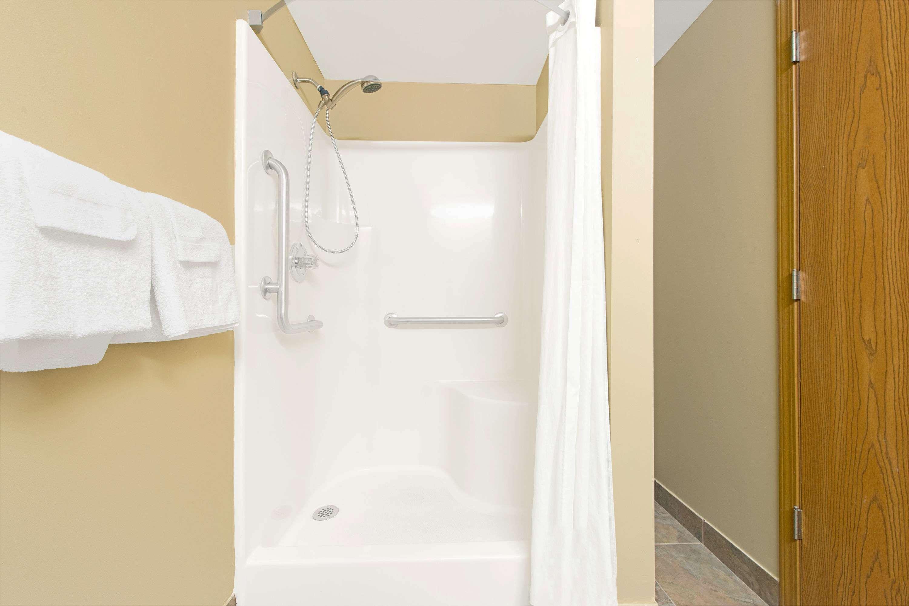 Super 8 By Wyndham St. Clair Mo 2*