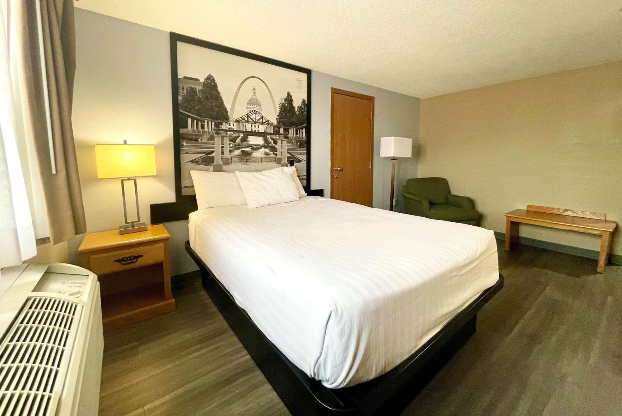 Super 8 By Wyndham St. Clair Mo 2*