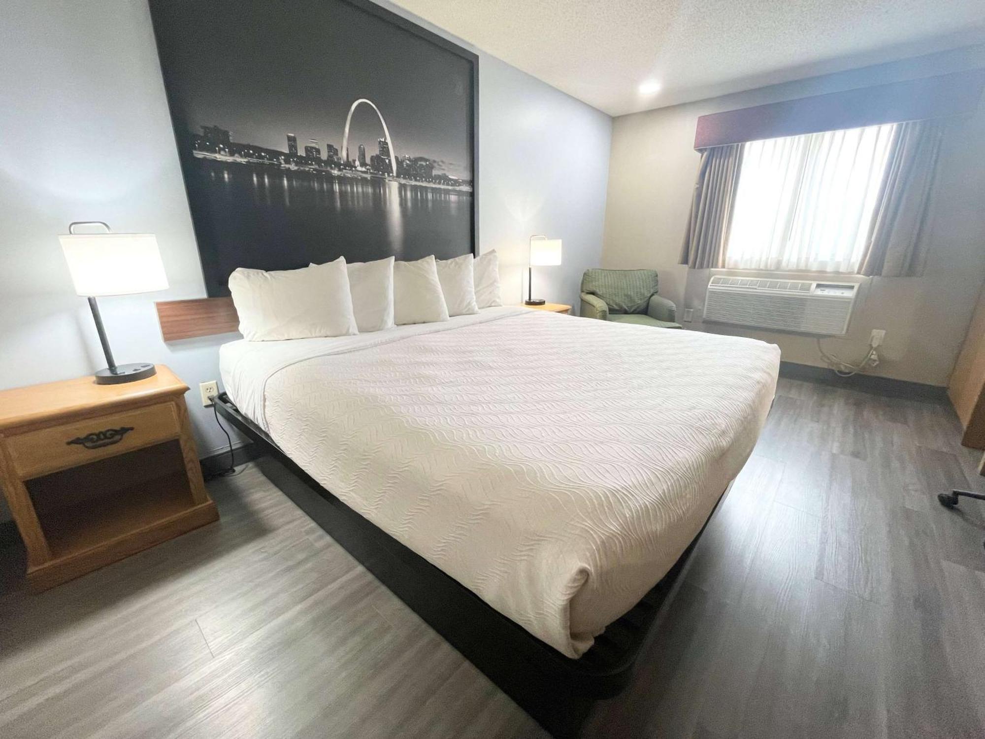 Super 8 By Wyndham St. Clair Mo Hotel 2*